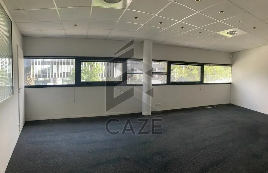 BUREAUX A LOUER  - MERIGNAC - PROXIMITE TRAMWAY LIGNE A