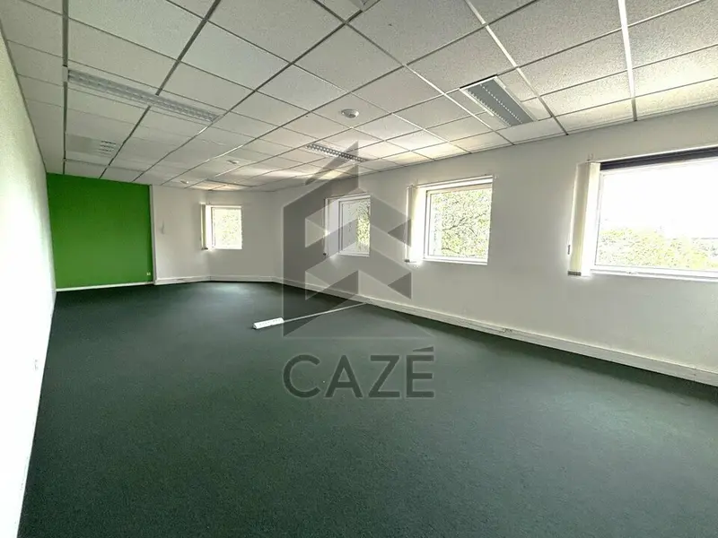 Bureau à louer - Pessac (33600) - 458 m² - 4 580 €/mois