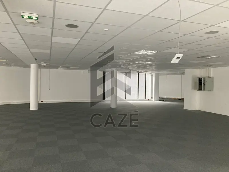 Bureau à louer - Lormont (33310) - 756 m² - 9 135 €/mois