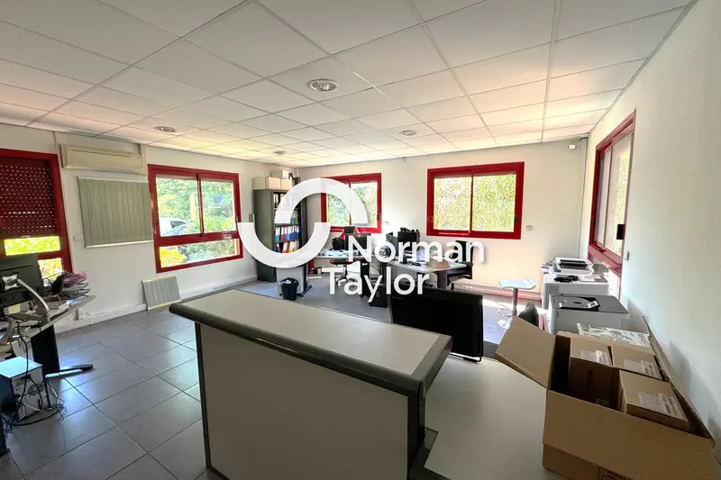 Bureau à vendre -  - 122 m²