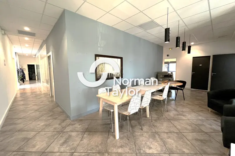 Bureau à louer - Pérols (34470) - 438 m² - 5 475 €/mois