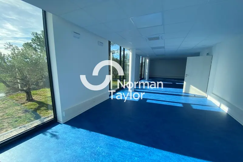 Bureau à louer - Combaillaux (34980) - 1492 m² - 18 650 €/mois
