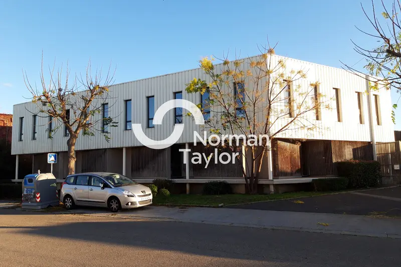 Bureau à louer - Aigues-Mortes (30220) - 972 m² - 10 583 €/mois
