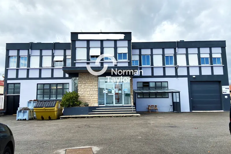 Entrepôt / Activité à louer - Décines-Charpieu (69150) - 2275 m² - 11 754 €/mois