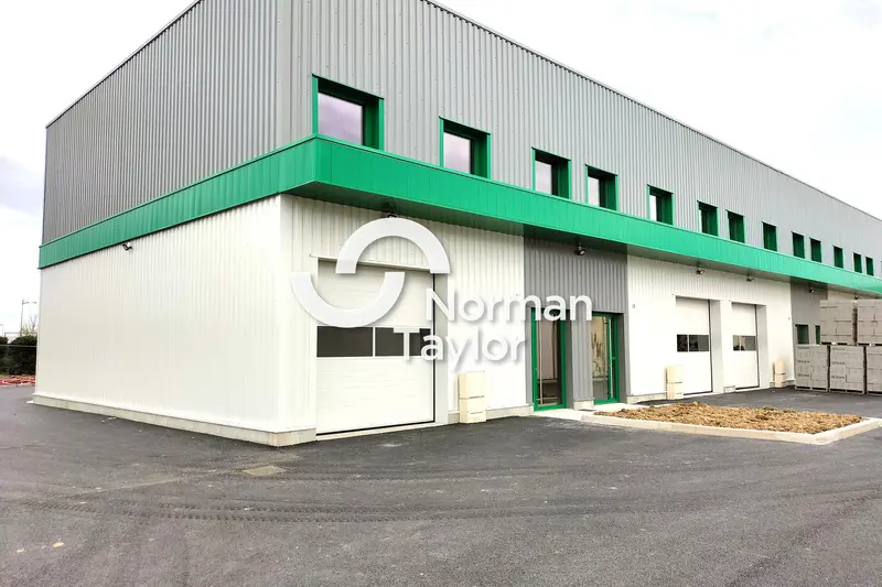 Entrepôt / Activité à louer - Mions (69780) - 1434 m² - 13 145 €/mois