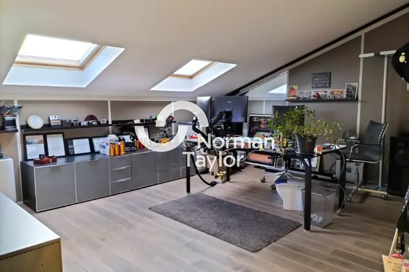 Entrepôt / Activité à vendre - Villeurbanne (69100) - 2167 m²