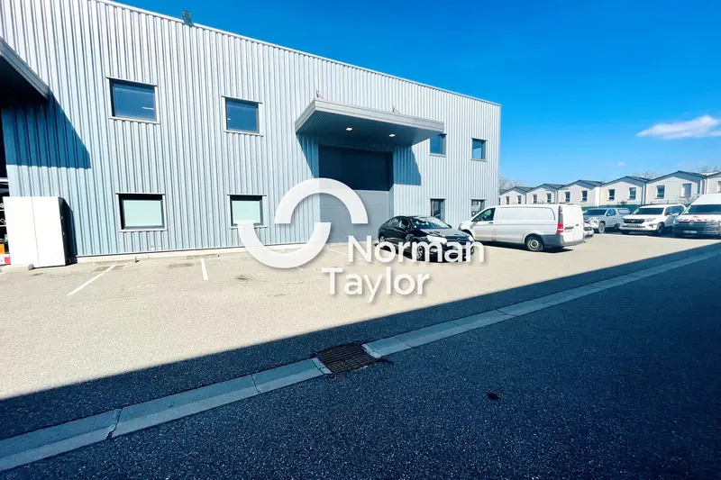 Entrepôt / Activité à louer - Saint-Priest (69800) - 560 m² - 5 133 €/mois
