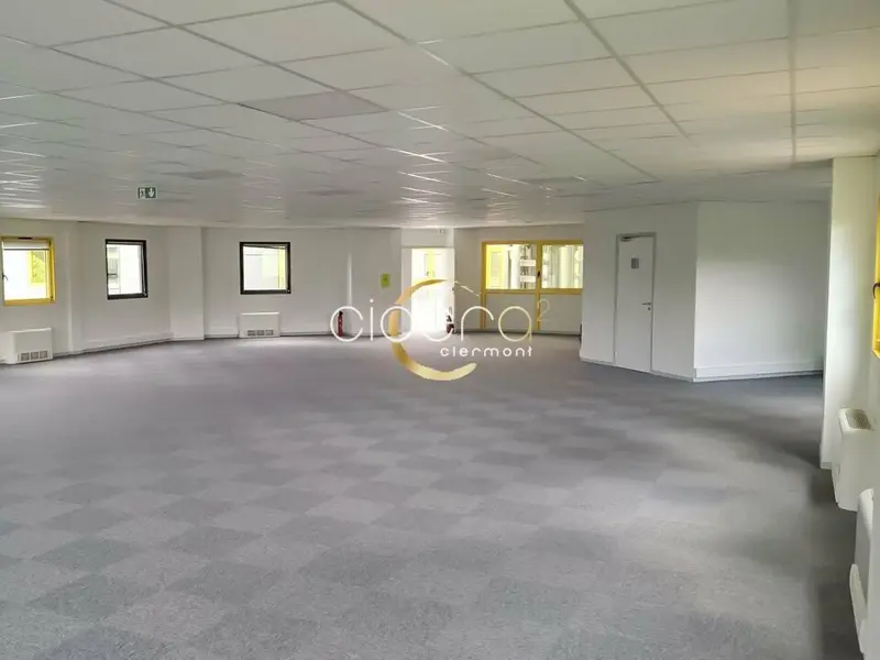 Bureau à louer - Aubière (63170) - 285 m² - 2 850 €/mois