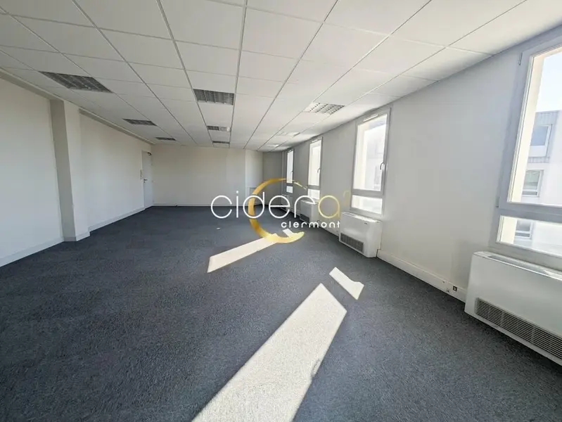 Bureau à louer - Clermont-Ferrand (63100) - 488 m² - 4 480 €/mois