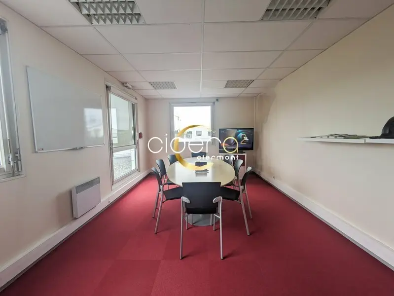 Bureau à louer - Clermont-Ferrand (63000) - 75 m² - 833 €/mois