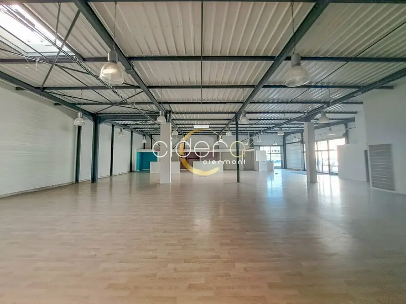 Local Commercial à louer - Mozac (63200) - 448 m² - 4 293 €/mois