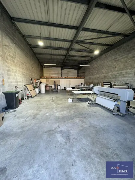 Entrepôt / Activité à louer - Saint-Jean-D'Illac (33127) - 244 m² - 1 500 €/mois