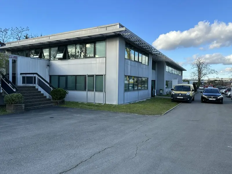 Bureau à louer - Mérignac (33700) - 320 m² - 3 200 €/mois