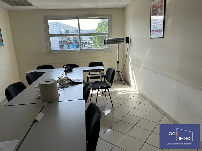 Entrepôt / Activité à louer - Eysines (33320) - 430 m² - 4 500 €/mois