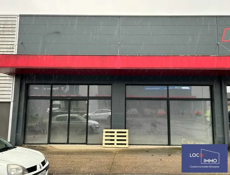 Local Commercial à louer - Libourne (33500) - 800 m² - 9 600 €/mois