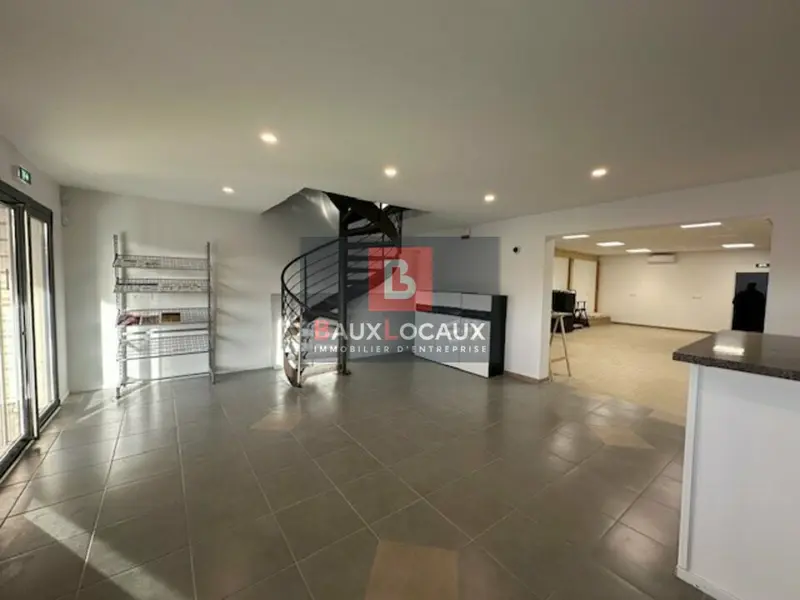 Local Commercial à louer - Avignon (84000) - 300 m² - 2 800 €/mois