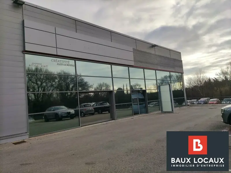 Local Commercial à louer - Salon-De-Provence (13300) - 300 m² - 5 000 €/mois