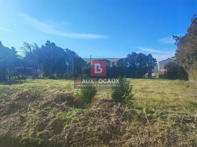 Terrain à louer - Salon-De-Provence (13300) - 3028 m² - 4 000 €/mois