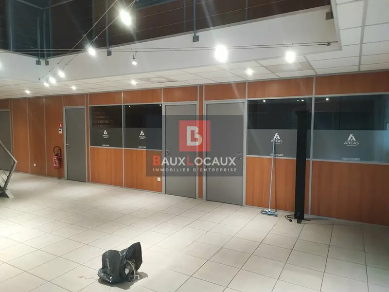 Bureau à louer - Salon-De-Provence (13300) - 27 m² - 850 €/mois
