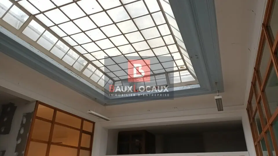 Local Commercial à louer - Orange (84100) - 350 m² - 2 300 €/mois