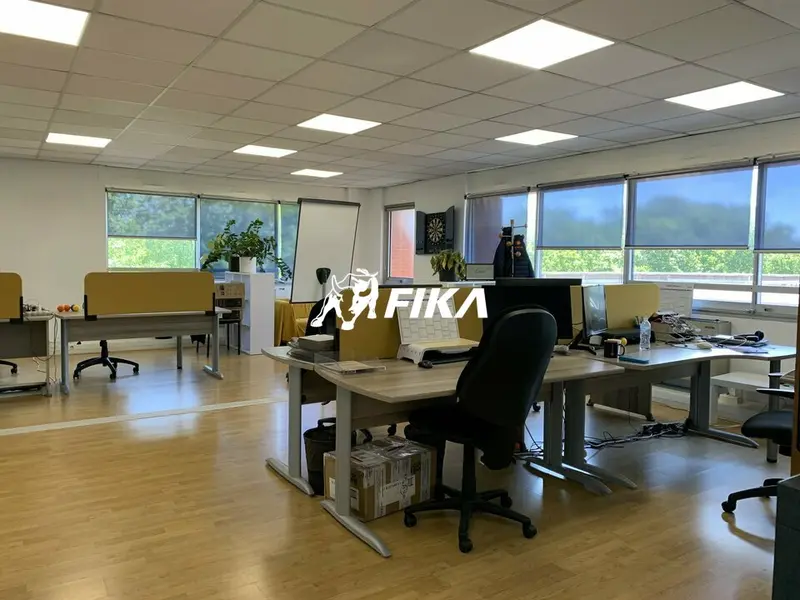 Bureau à louer - Labège (31670) - 217 m² - 1 989 €/mois