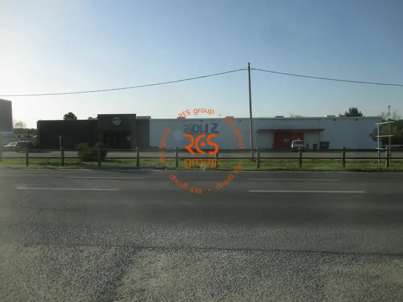 Local Commercial à vendre - Biganos (33380) - 2000 m²