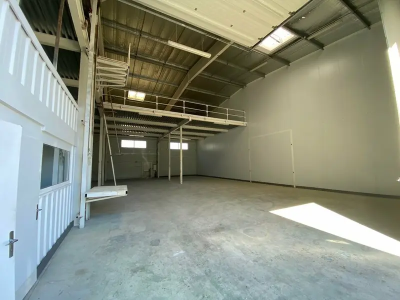 Entrepôt / Activité à louer - Gémenos (13420) - 667 m² - 5 990 €/mois