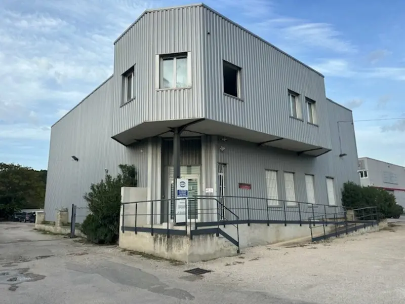 LOCAL  A LOUER 13400 AUBAGNE