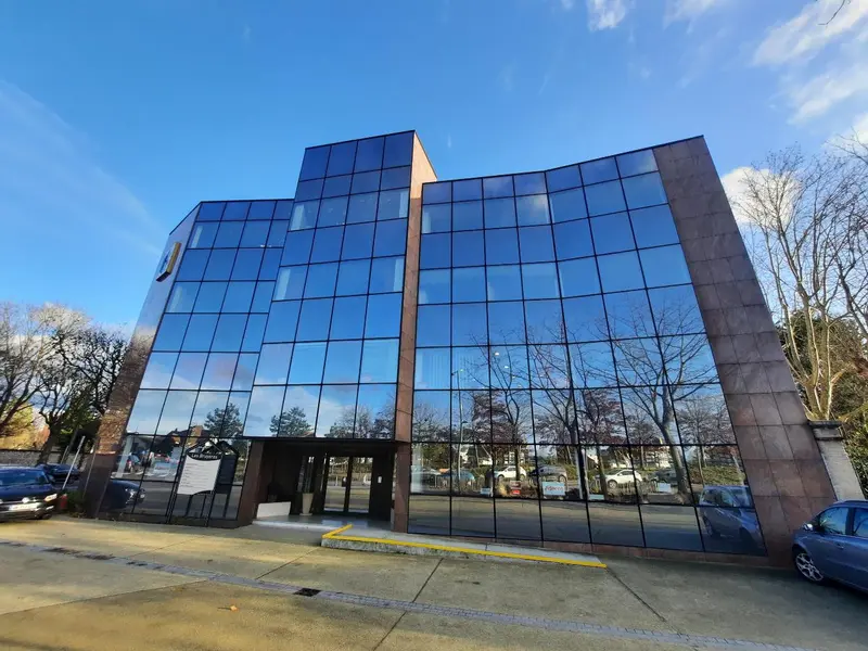 BUREAUX BON ETAT - PETIT STOCKAGE POSSIBLE - ACCES PMR.