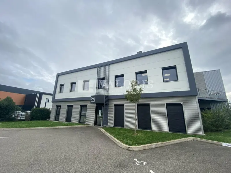 Entrepôt / Activité à louer - Saint-Priest (69800) - 335 m² - 3 070 €/mois
