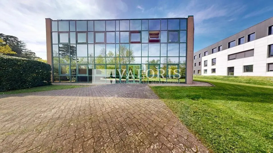 Bureau à louer - Limonest (69760) - 750 m² - 6 883 €/mois