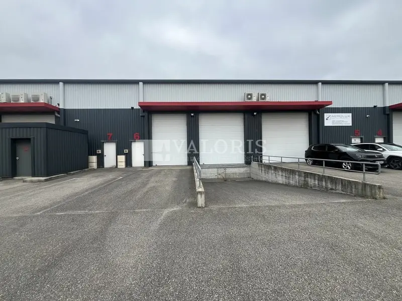 A louer Locaux d'activité 341m² Saint-Quentin-Fallavier