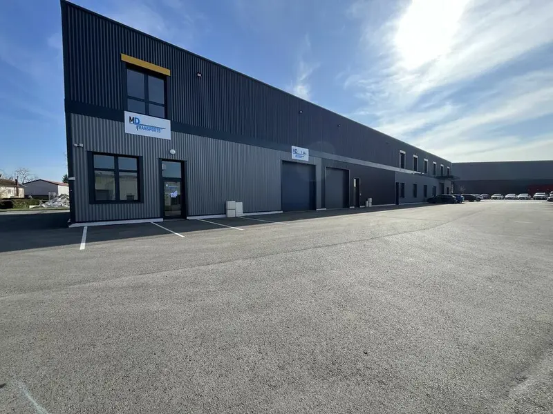 Entrepôt / Activité à louer - Albigny-Sur-Saône (69250) - 2533 m² - 15 216 €/...