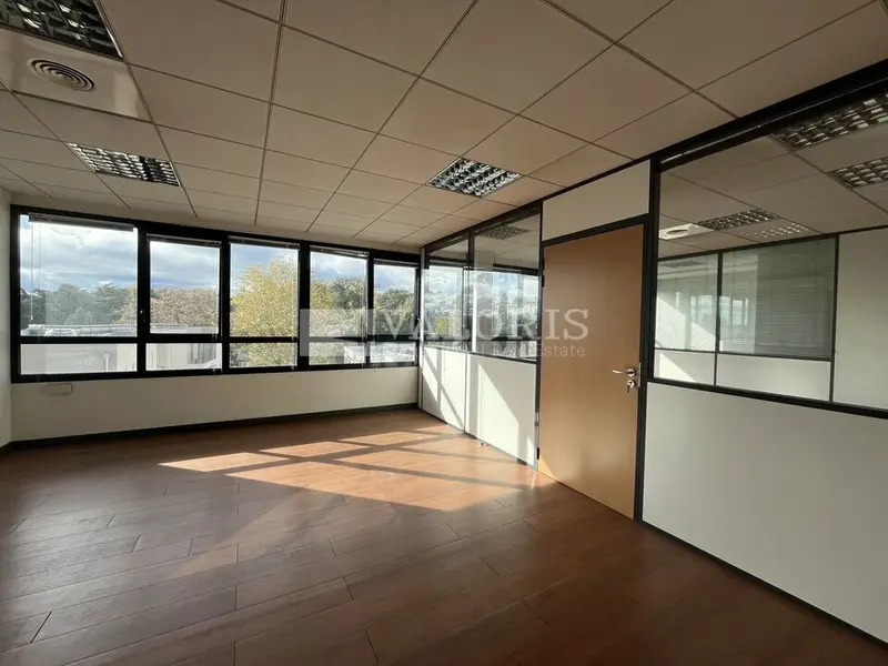 Bureau à louer - Écully (69130) - 899 m² - 9 364 €/mois