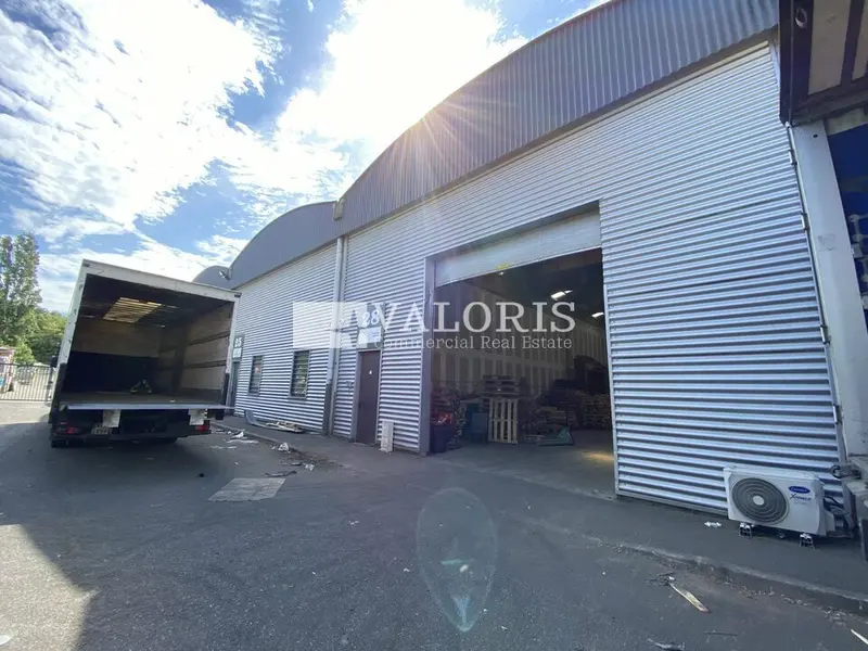 Entrepôt / Activité à louer - Saint-Priest (69800) - 2570 m² - 18 353 €/mois
