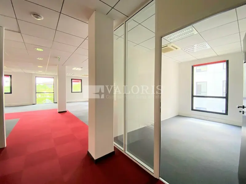 Bureau à louer - Saint-Priest (69800) - 2429 m² - 24 290 €/mois