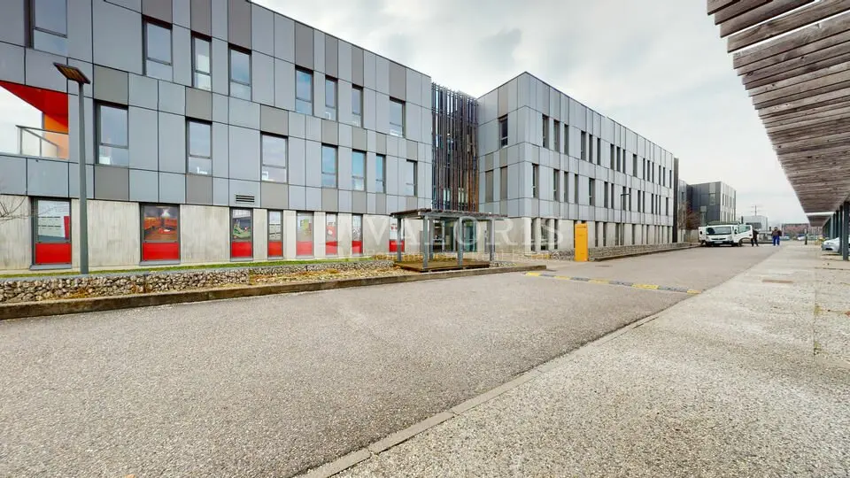 A vendre Bureaux 1348m² Saint-Priest