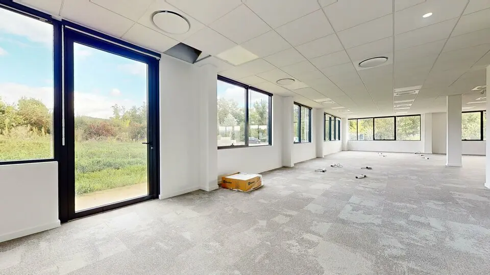 Bureau à louer - Limonest (69760) - 829 m² - 12 442 €/mois