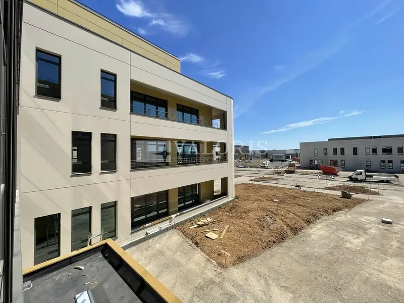 Bureau à louer - Genas (69740) - 4192 m² - 50 661 €/mois