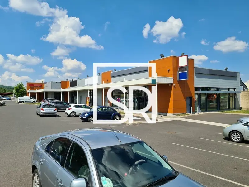 Local Commercial à louer - Mozac (63200) - 448 m² - 4 293 €/mois