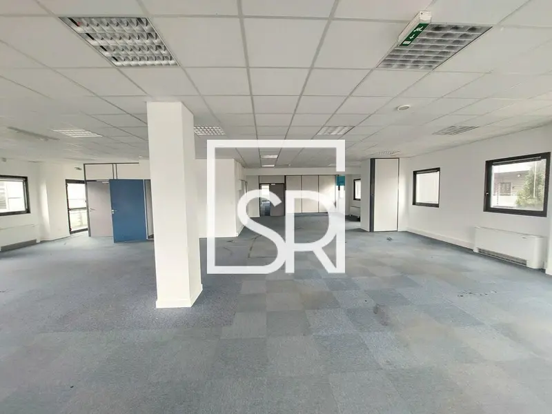 Bureau à louer - Cournon-D'Auvergne (63800) - 415 m² - 3 804 €/mois