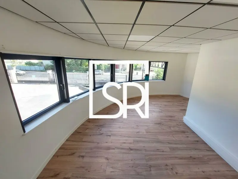 Bureau à louer - Thiers (63300) - 125 m² - 1 667 €/mois
