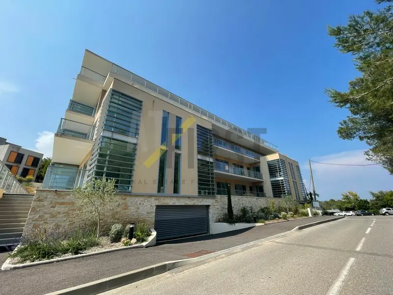 Bureau à louer - Biot (06410) - 226 m² - 4 237 €/mois