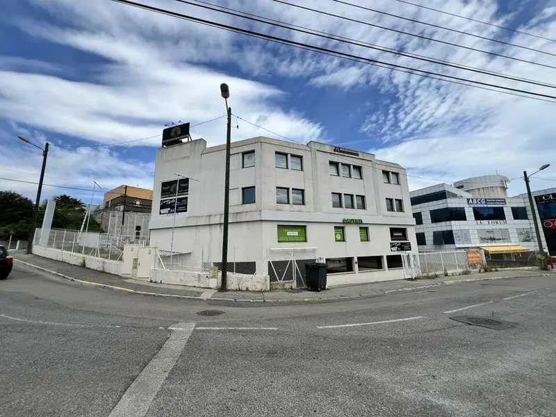 Bureau à louer - Antibes (06600) - 90 m² - 1 725 €/mois