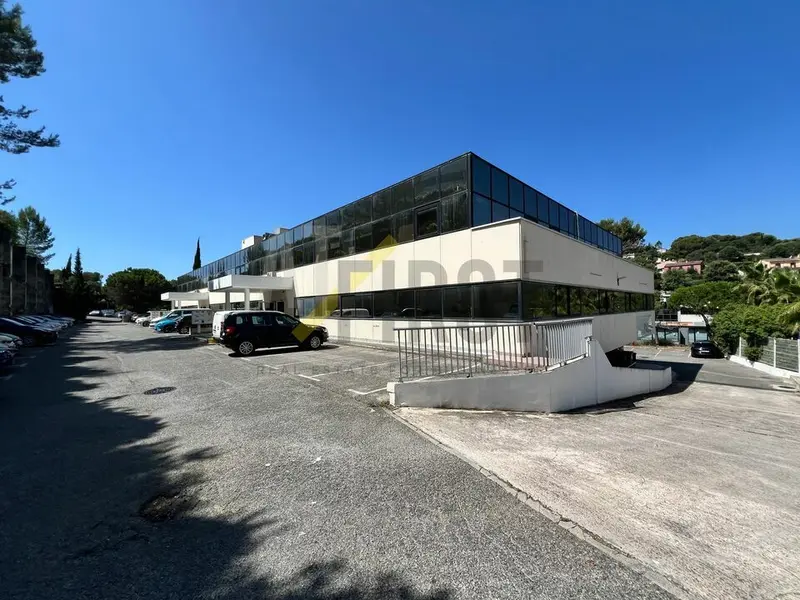 Bureau à louer - Vallauris (06220) - 105 m² - 1 362 €/mois