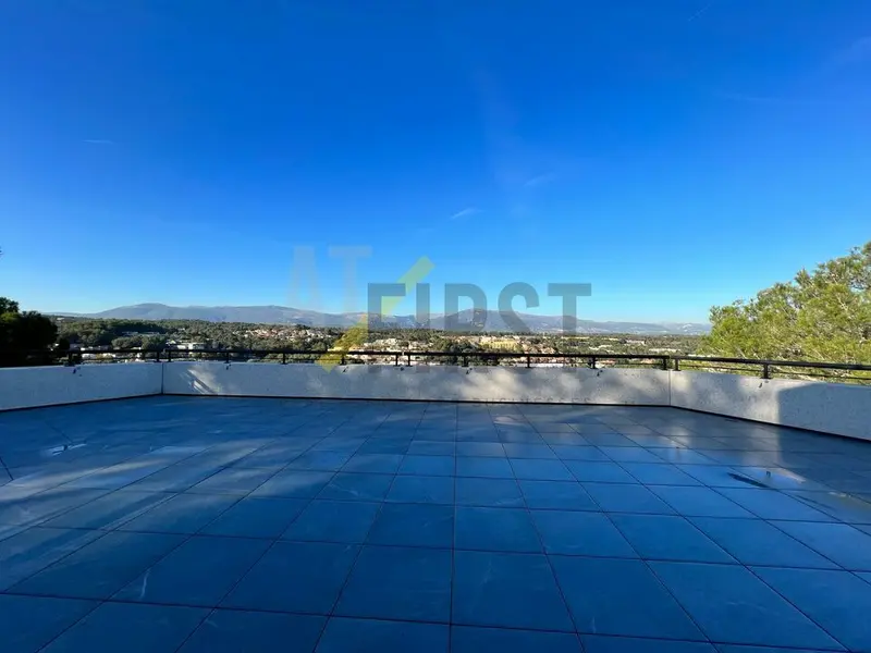 Bureau à louer - Valbonne (06560) - 637 m² - 11 412 €/mois