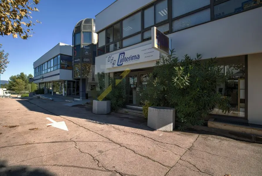 Bureau à louer - Antibes (06600) - 113 m² - 1 695 €/mois