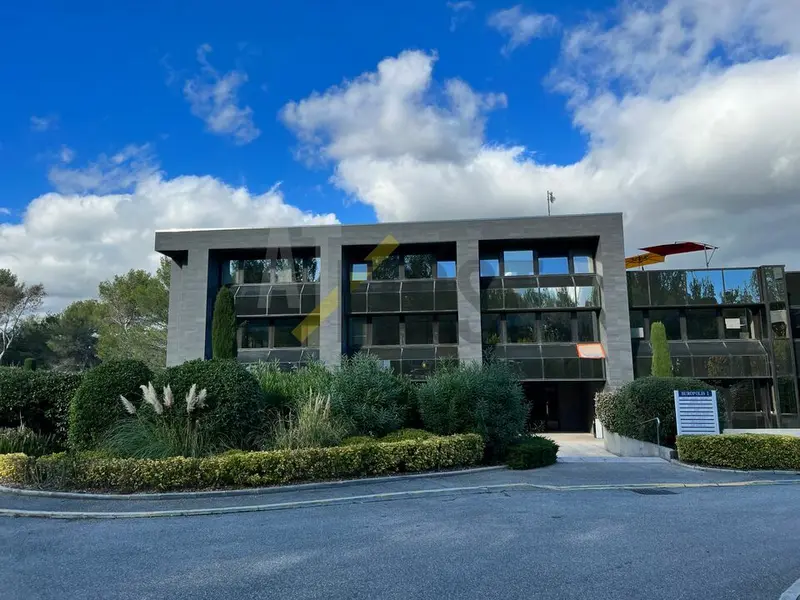 Bureau à louer - Valbonne (06560) - 232 m² - 3 286 €/mois