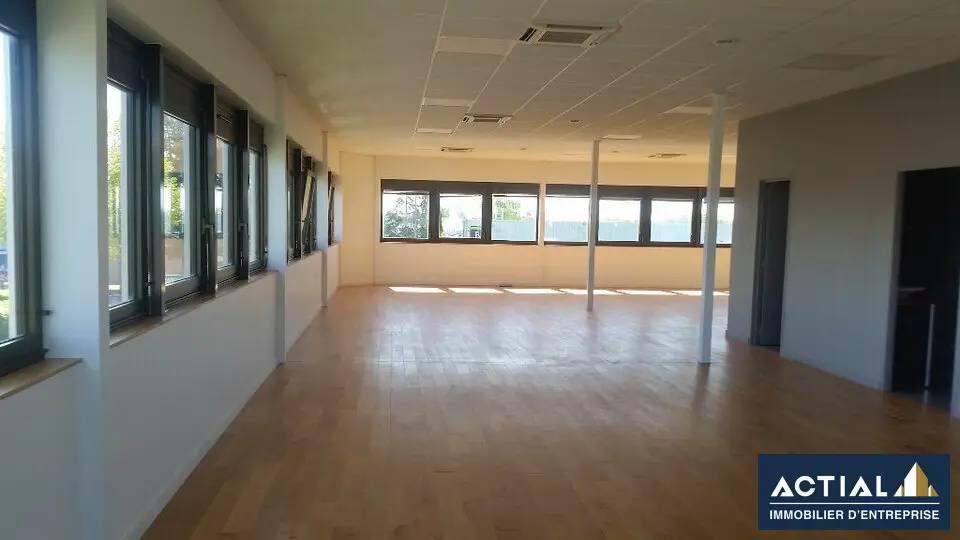 Bureau à louer - Nantes (44300) - 375 m² - 3 437 €/mois