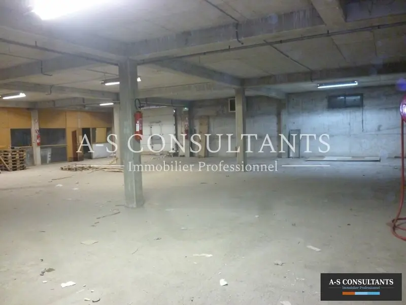 A louer Entrepôt 1500m² Ambonil
